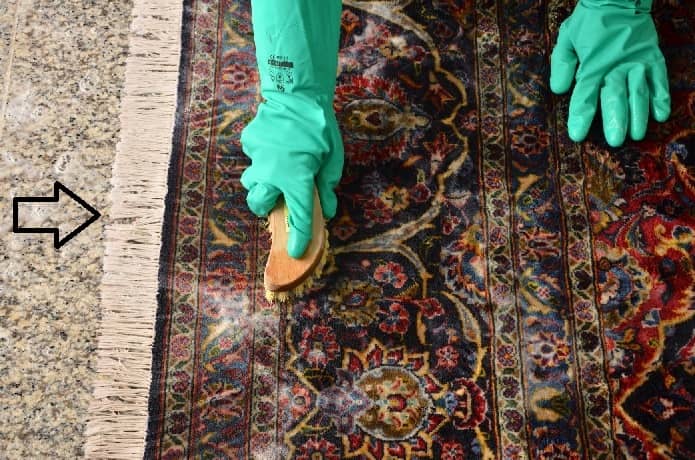 Etapa de limpieza de alfombras persas