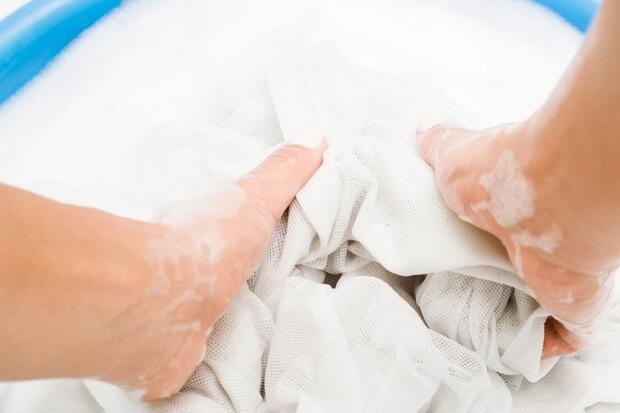 expertos en lavar las cortinas blancas que están muy sucias