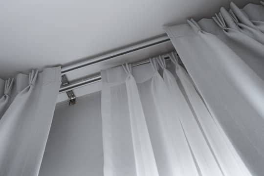 lavado de cortinas de riel metal, aluminio, riel cortinero, riel riffle entre otros